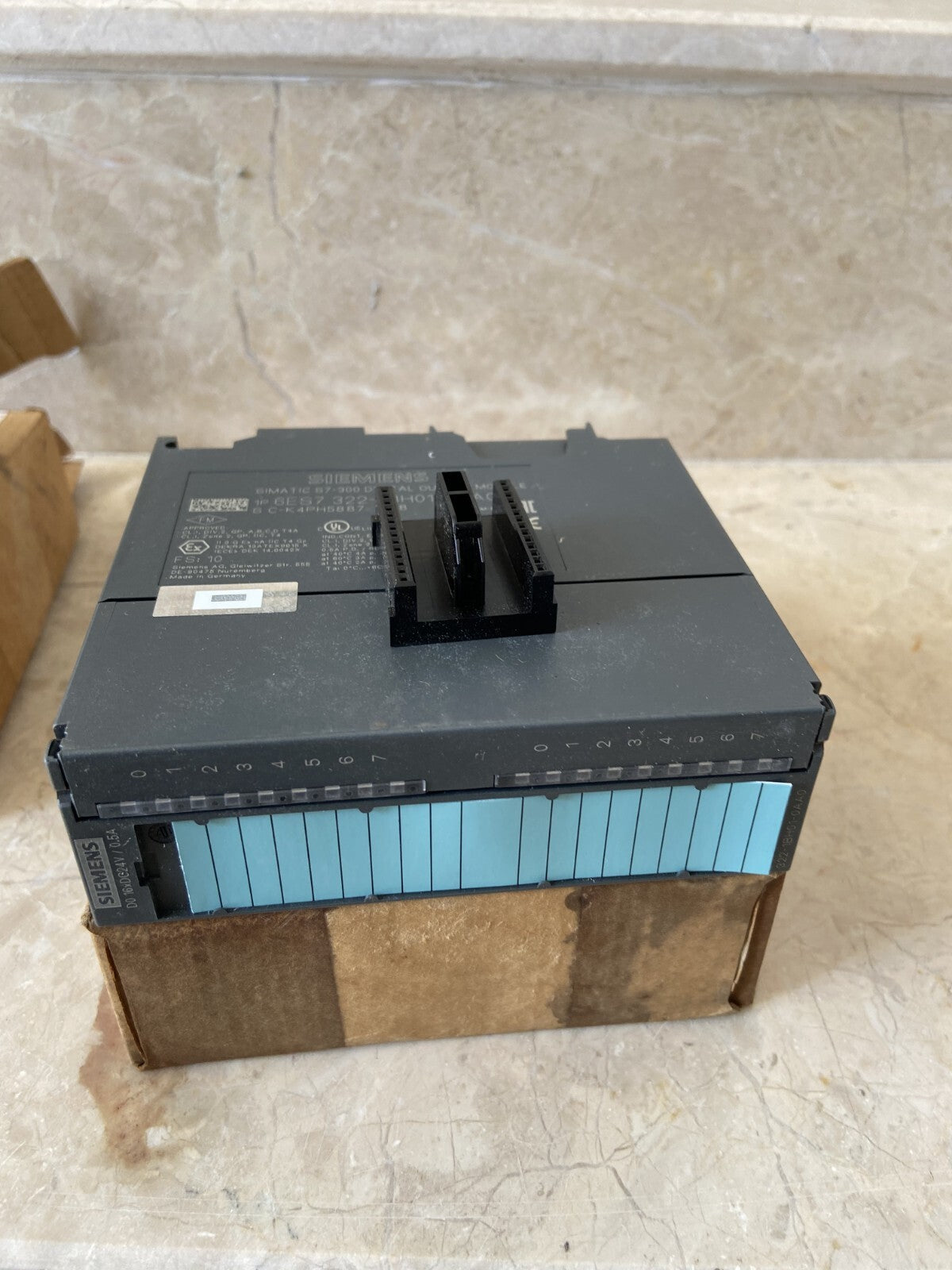 SIEMENS 3x 6ES7 322-1BH01-0AA0,  2x 6ES7 321-1BH02-0AA0, 1x 6ES7 331-7KF02-0AB0