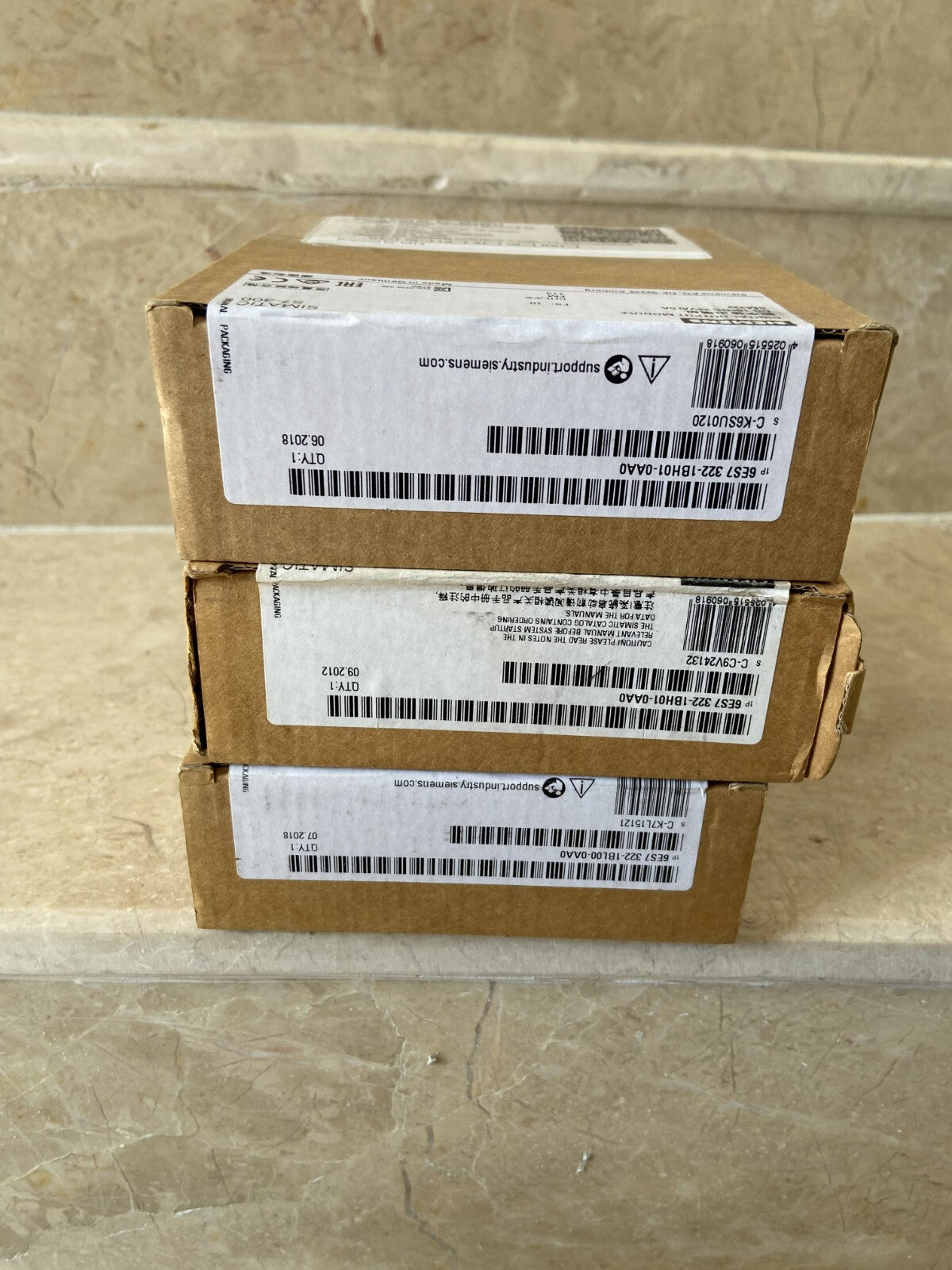 SIEMENS SEALED 2x 6ES7 322-1BH01-0AA0 1x 6ES7 322-1BL00-0AA0 Modules
