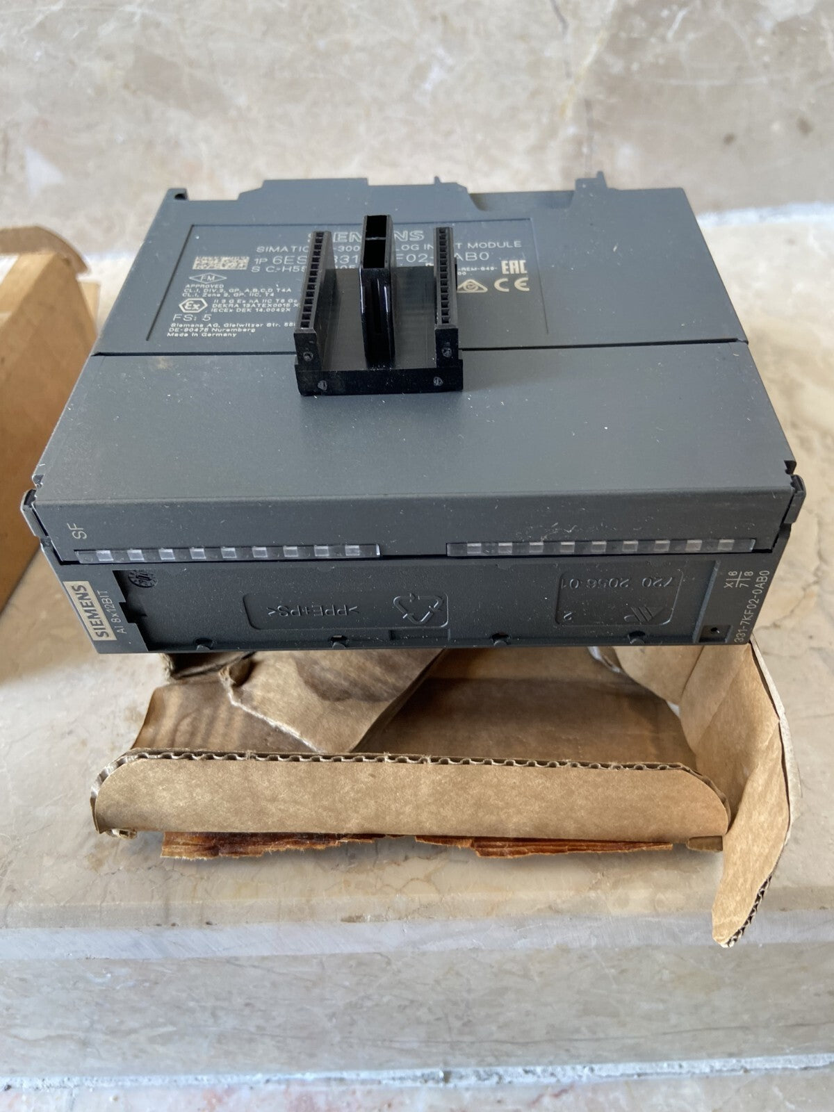 SIEMENS 3x 6ES7 322-1BH01-0AA0,  2x 6ES7 321-1BH02-0AA0, 1x 6ES7 331-7KF02-0AB0