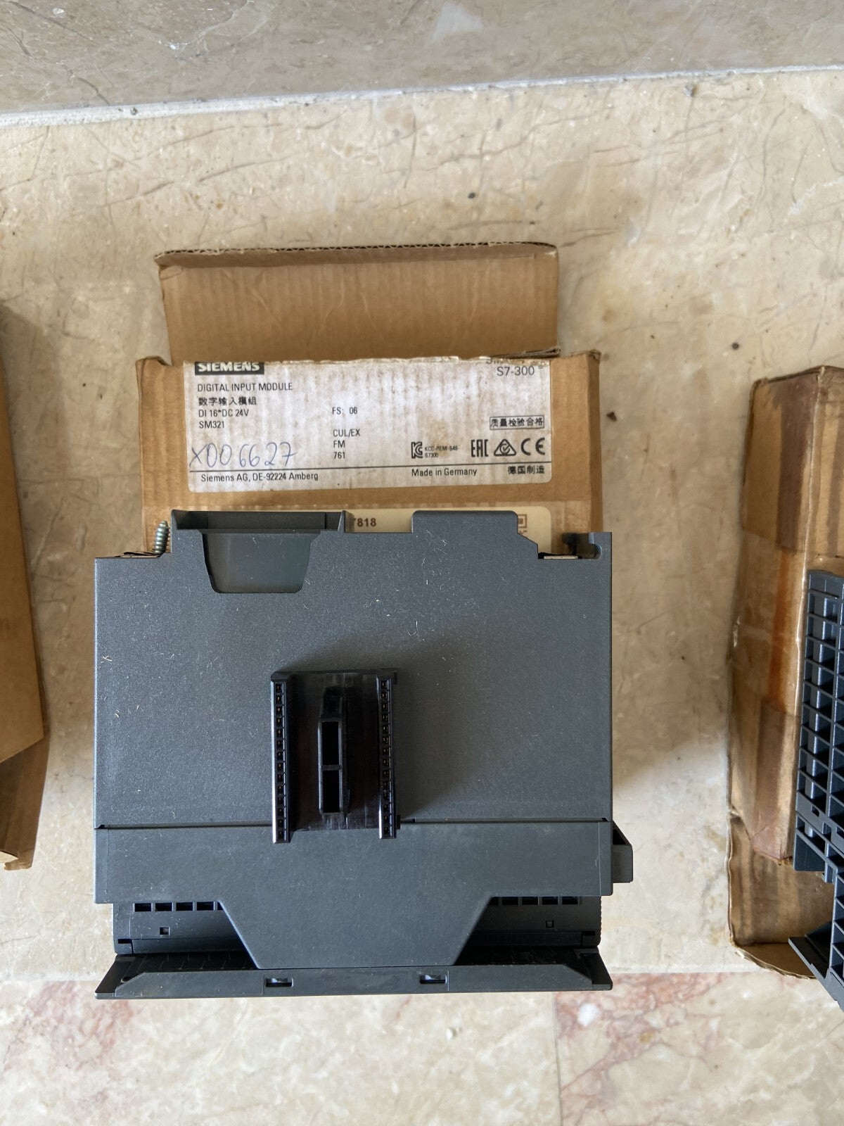 SIEMENS 3x 6ES7 322-1BH01-0AA0,  2x 6ES7 321-1BH02-0AA0, 1x 6ES7 331-7KF02-0AB0