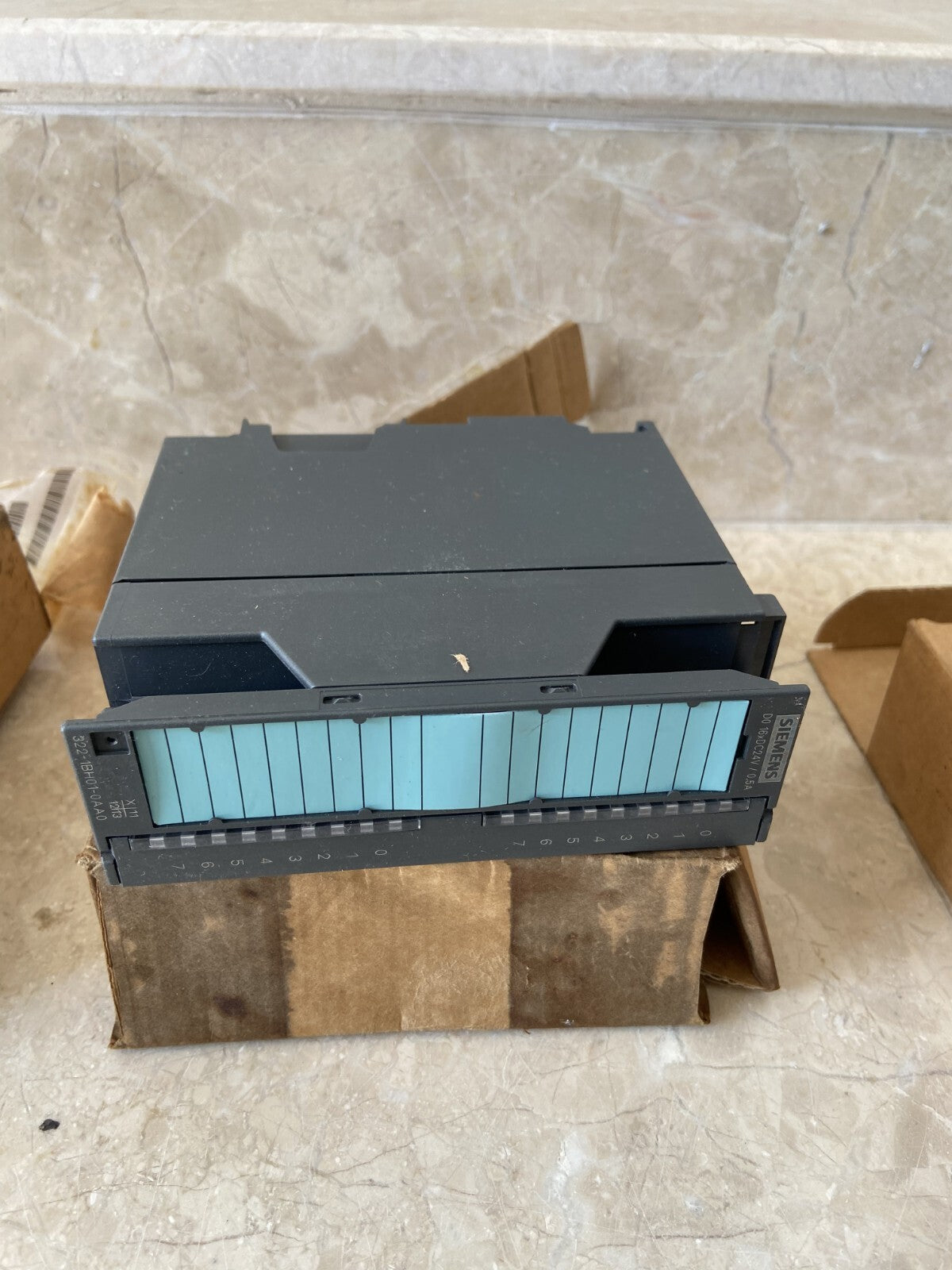 SIEMENS 3x 6ES7 322-1BH01-0AA0,  2x 6ES7 321-1BH02-0AA0, 1x 6ES7 331-7KF02-0AB0