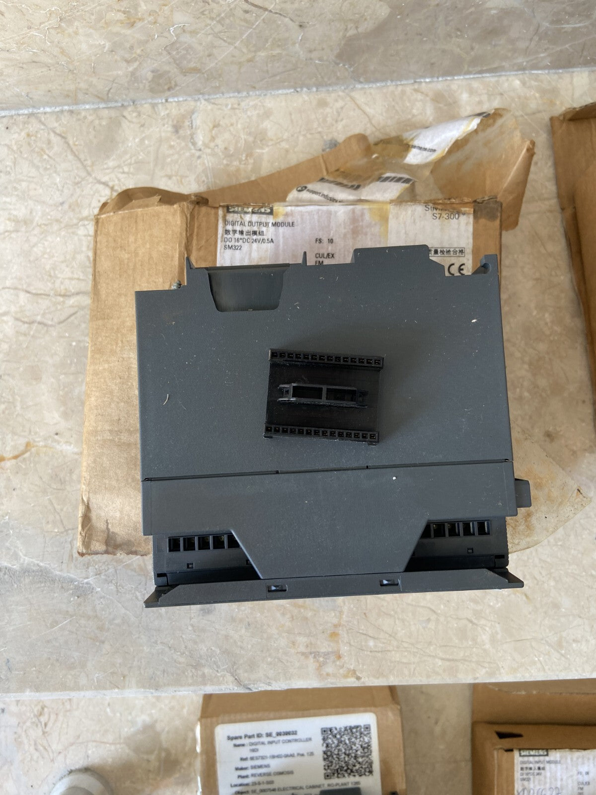 SIEMENS 3x 6ES7 322-1BH01-0AA0,  2x 6ES7 321-1BH02-0AA0, 1x 6ES7 331-7KF02-0AB0