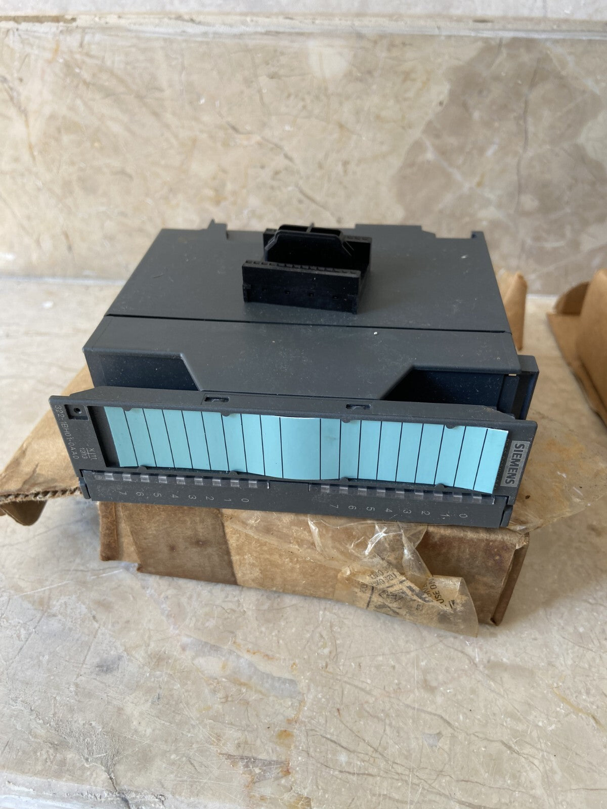 SIEMENS 3x 6ES7 322-1BH01-0AA0,  2x 6ES7 321-1BH02-0AA0, 1x 6ES7 331-7KF02-0AB0