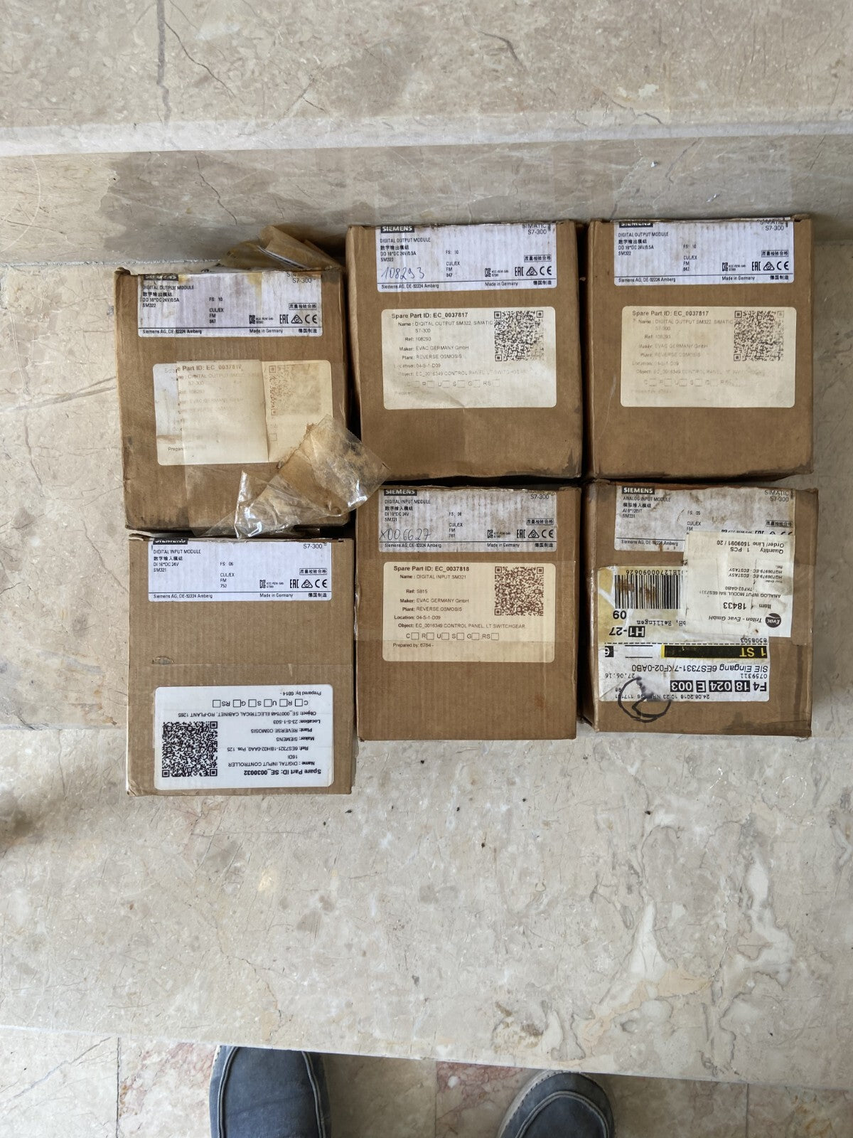 SIEMENS 3x 6ES7 322-1BH01-0AA0,  2x 6ES7 321-1BH02-0AA0, 1x 6ES7 331-7KF02-0AB0