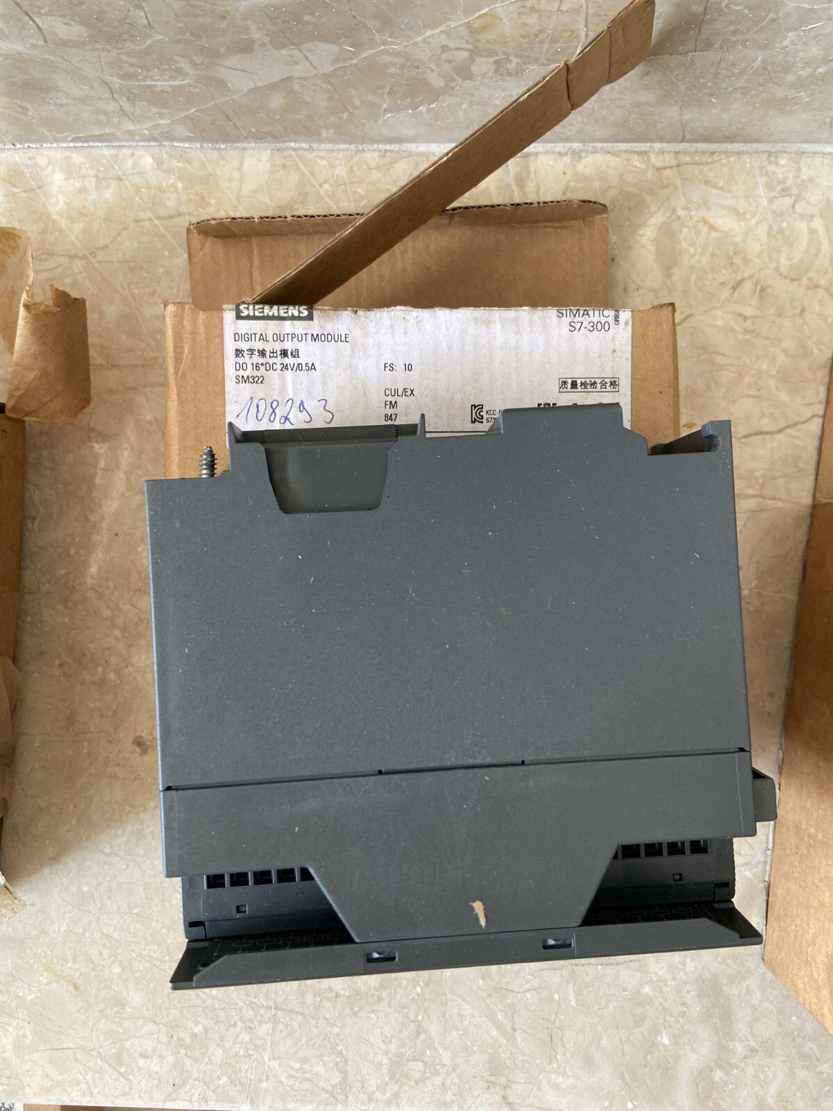 SIEMENS 3x 6ES7 322-1BH01-0AA0,  2x 6ES7 321-1BH02-0AA0, 1x 6ES7 331-7KF02-0AB0