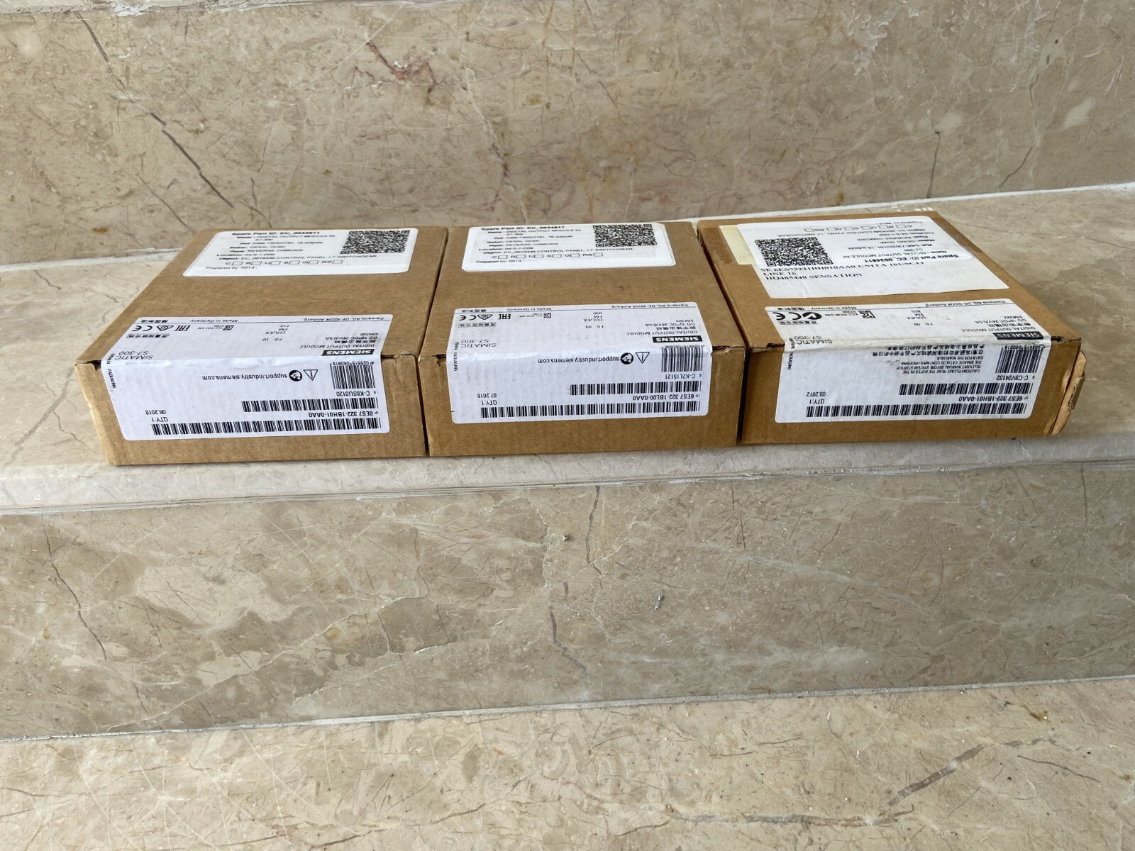 SIEMENS SEALED 2x 6ES7 322-1BH01-0AA0 1x 6ES7 322-1BL00-0AA0 Modules